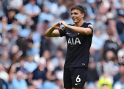 LOL赛事-曼城完胜热刺，夺得榜首位置