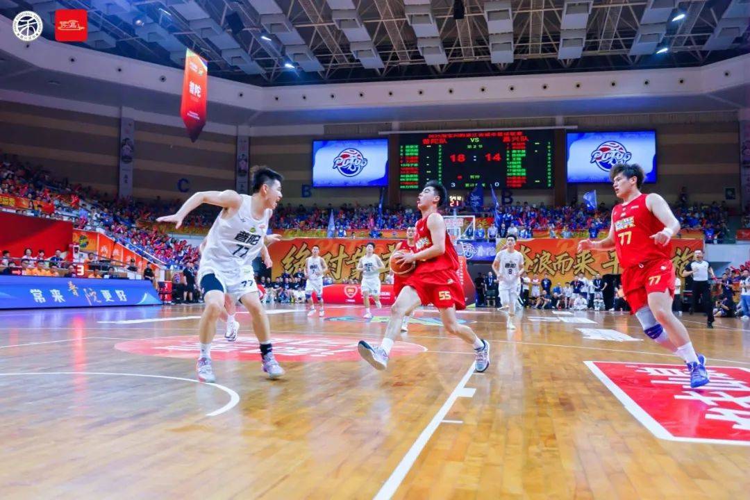 包含球员状态神勇，助力球队斩获三连胜的词条