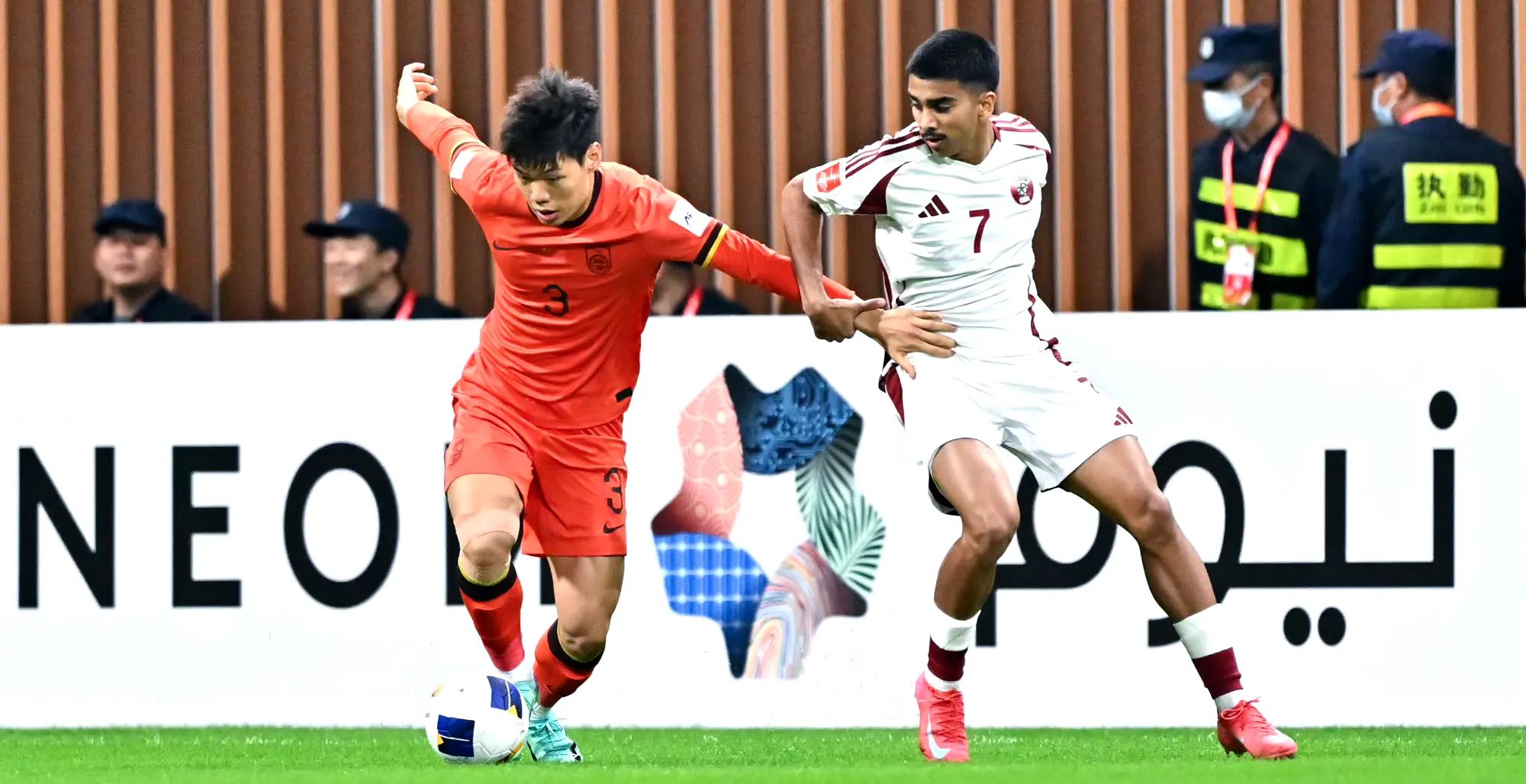 关于国内足球比赛中两支传统豪强对决引人注目的信息