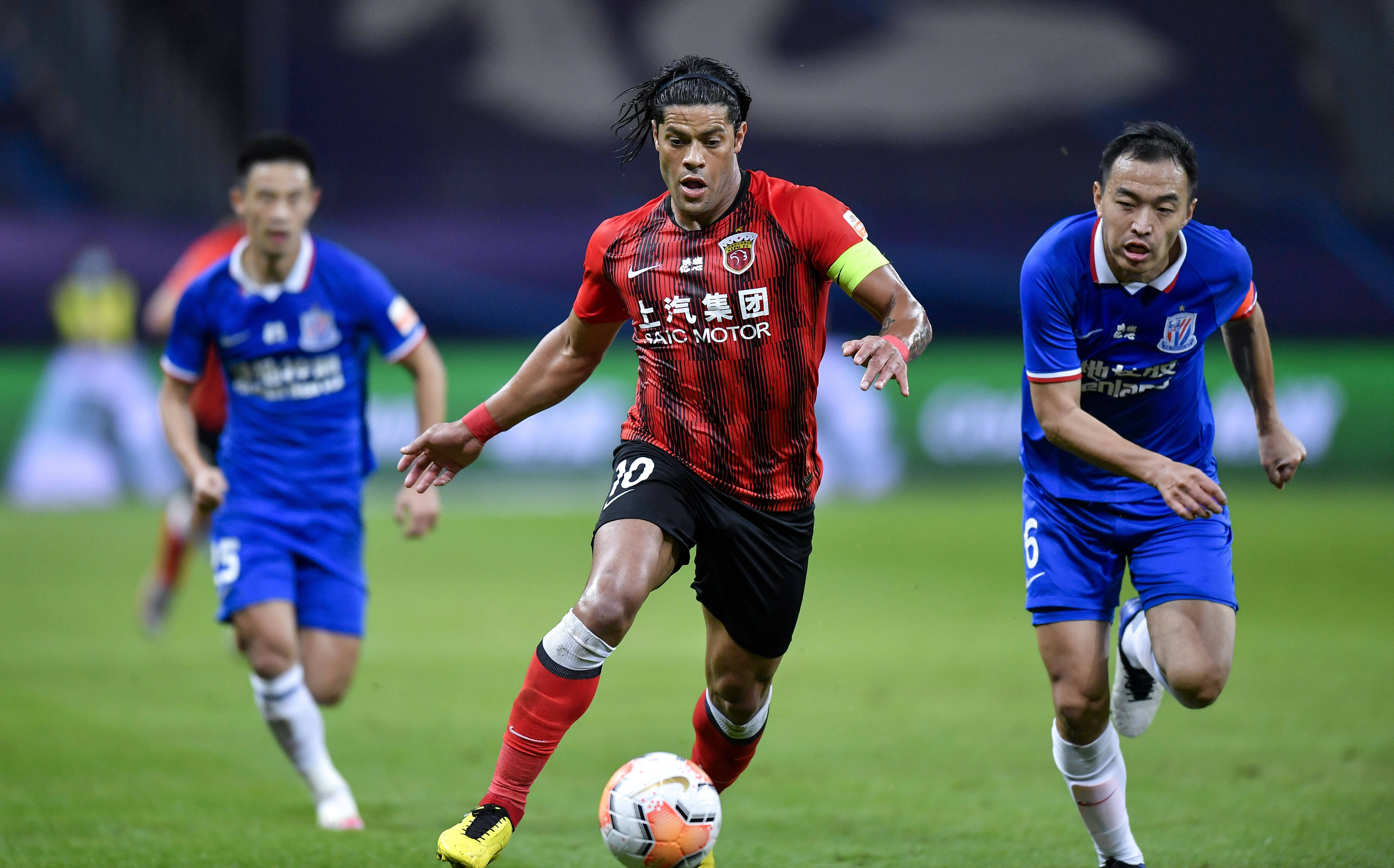 包含上海上港客场不敌大连实德,遭遇困境的词条 包含上海上港客场不敌大连实德,遭遇困境的词条