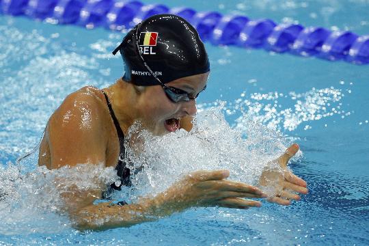 比利时代表队在游泳比赛中表现出色，夺得冠军