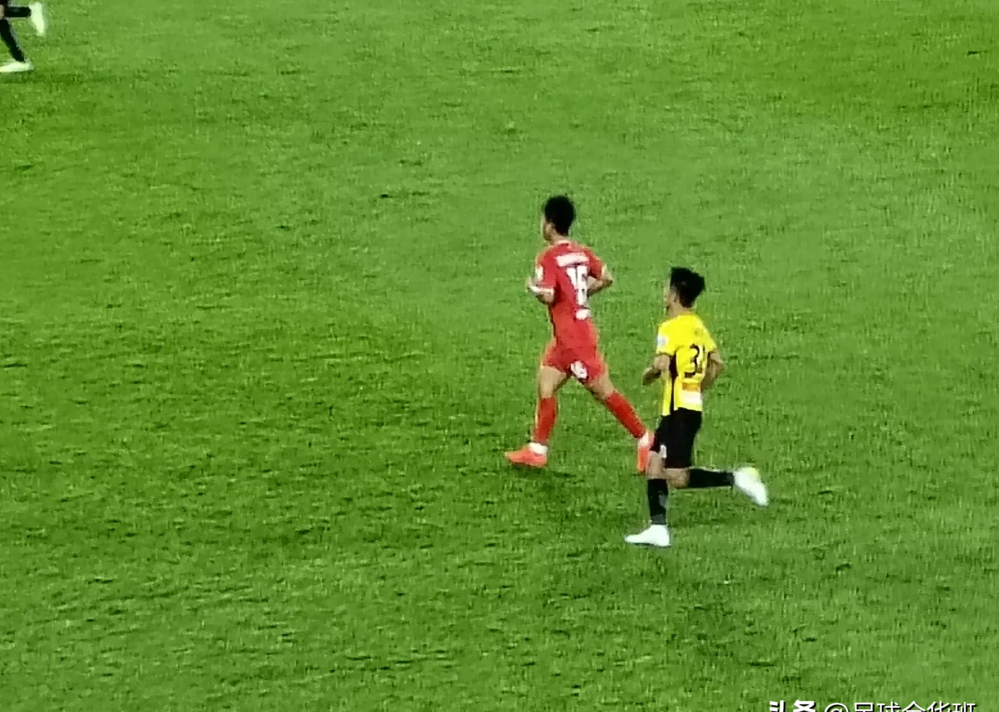 包含短跑比赛现场双雄对决，速度之争惊险剌激的词条