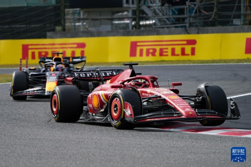 阿斯顿马丁横扫索伯车队，佩雷兹关键制胜