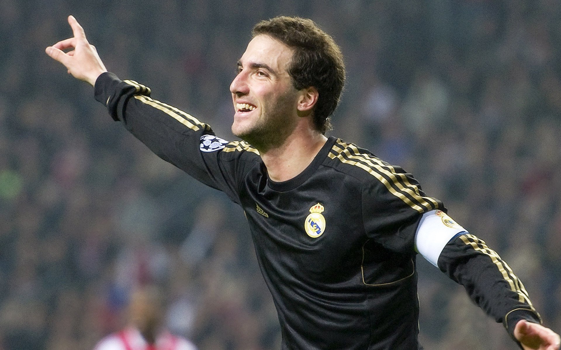 当多重宇宙的球门被击穿，一场英超焦点战暴露的维度裂痕